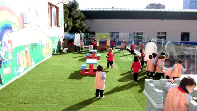 Patio de recreo para los niños de Infantil del colegio Moncayo.