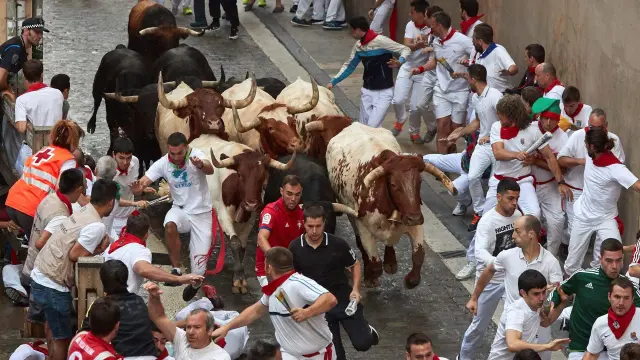 Los toros a su paso por la cuesta de Santo Domingo