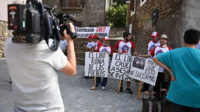 Manifestación en Castanesa contra los ataques del lobo
