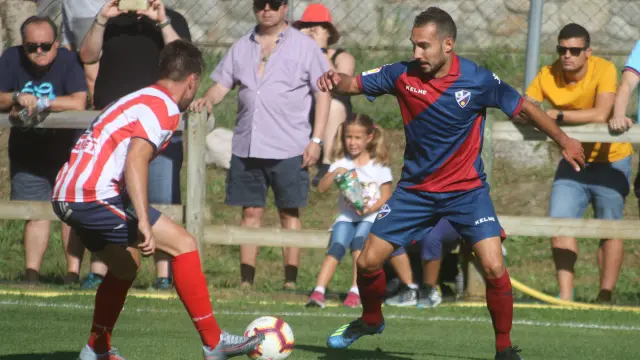 Ferreiro durante el primer amistoso que el Huesca disputó este sábado en Benasque contra el Monzón (5-0).