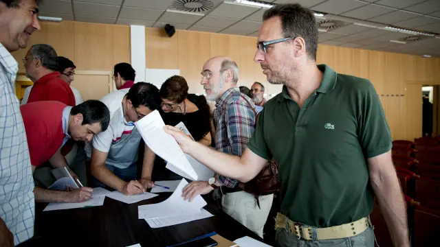 Varios investigadores firman el manifiesto el día que se presentó el pasado día 3 en el campus Río Ebro.