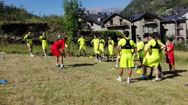 Última sesión de entrenamiento del Huesca en Benaque.