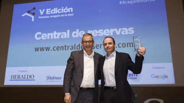 El director general de Administración Electrónica y Sociedad de la Información entregó el premio a Ricardo Buil.