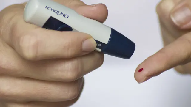 Sensor que mide el nivel de azúcar en la sangre.