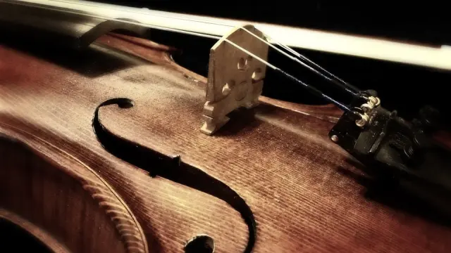 El violín fue fabricado en el año 1740.