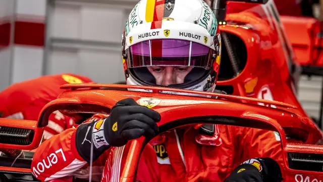 Vettel logra la 'pole' en casa, Sainz saldrá octavo y Alonso, undécimo