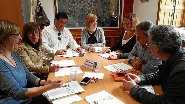 Representantes de las entidades que participan en el proyecto la Hoya Verde, durante una de las reuniones