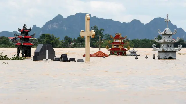 Inundaciones provocadas por la tormenta tropical en Vietnam.