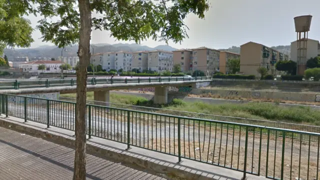 La presunta agresión se produjo bajo uno de los puentes del río Guadalmedina.