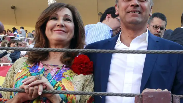 La presentadora Ana Rosa Quintana y su marido, Juan Muñoz, en una imagen de archivo.