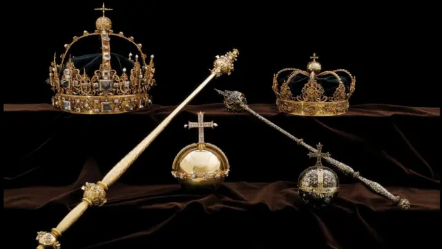 Las dos coronas forman parte del atuendo funerario del rey Carlos IX y su mujer, la reina Cristina.