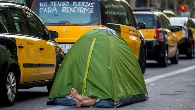 Taxistas de Barcelona, acampados en la Gran Vía.