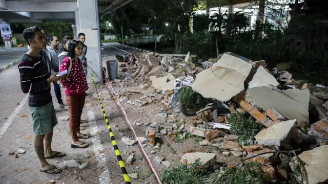 Al menos 19 muertos en un terremoto de magnitud 7 en Indonesia