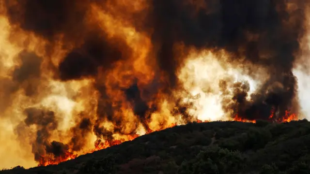 Los incendios forestales llevan a Trump a declarar el estado de desastre en California