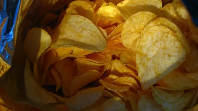 Las bolsas de patatas fritas contienen nitrógeno para mantenerse frescas durante más tiempo.