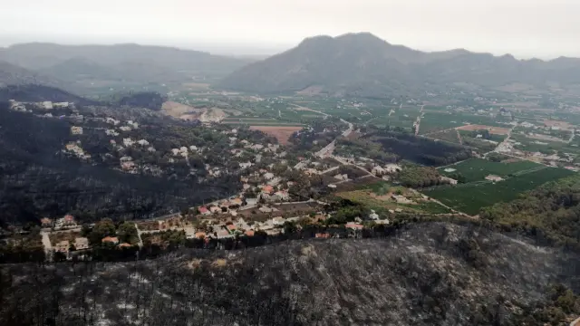 Vista aérea de Llutxent tras el incendio.