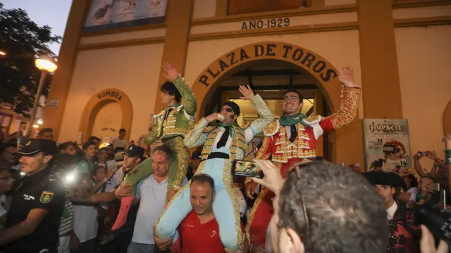 Padilla se ha envuelto con banderas piratas, la española y la del Huesca
