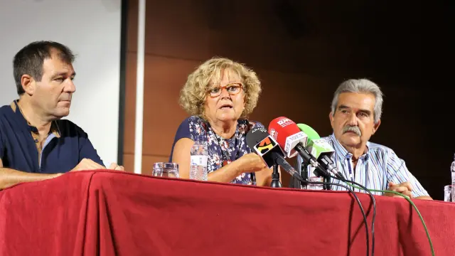 Ricardo Alcañíz, teniente de alcalde de Fraga; Magdalena Godia, alcaldesa de Mequinenza y José Evaristo Cabistañn, alcalde de Torrente de Cinca y presidente de la Comarca del Bajo Cinca.