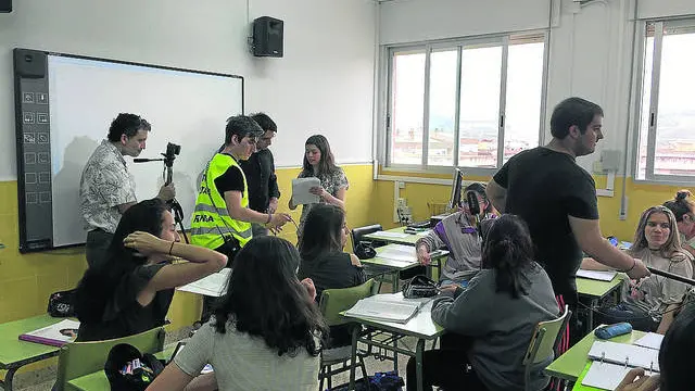 Un momento de la grabación del audiovisual en las instalaciones del instituto de Illueca