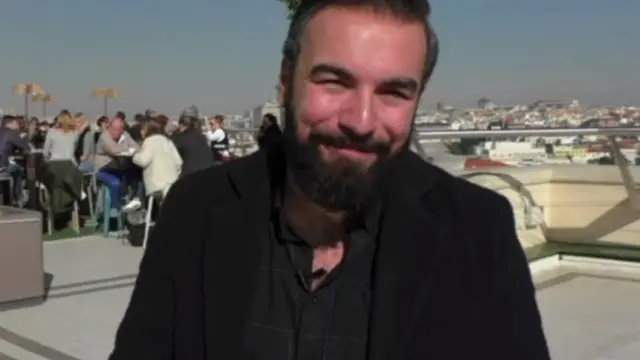 El humorista gallego Róber Bodegas, en un vídeo de Youtube.