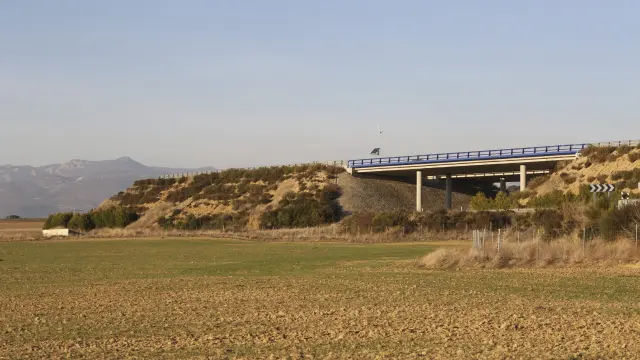 Talud próximo a Siétamo, donde termina la autovía Huesca-Lérida.
