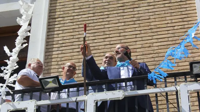 Pedro Mir y Martín Blecua durante el disparo del cohete anunciador