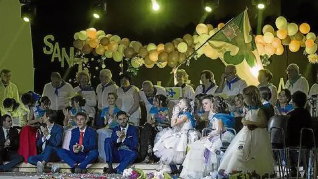 Foto de familia en la gala de reinas y presidentas durante los festejos del pasado año.