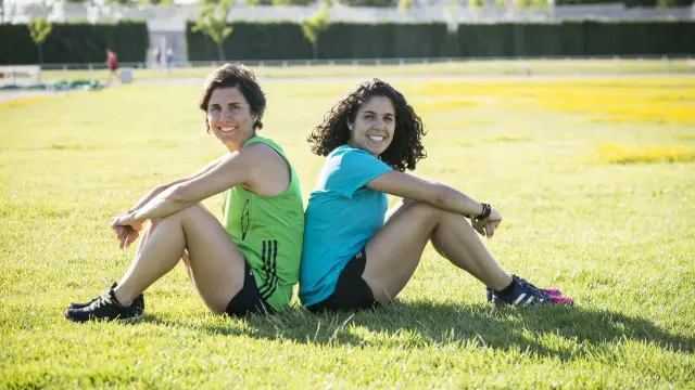 Marta Frías (izquierda) y Paola Cebollada posando en la imagen