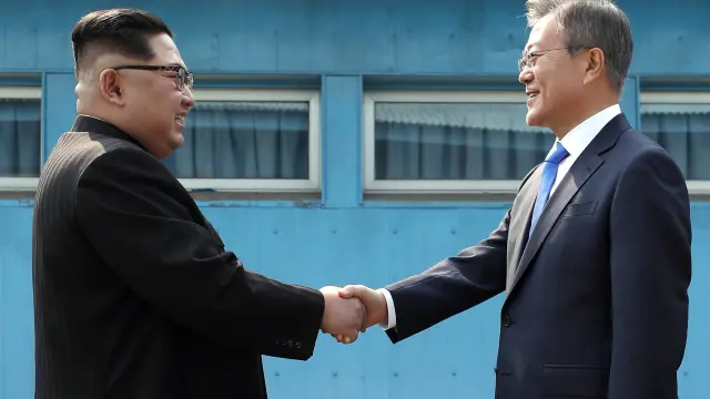 El presidente de Corea del Sur, Moon Jae-in y el líder norcoreano, Kim Jong-un.