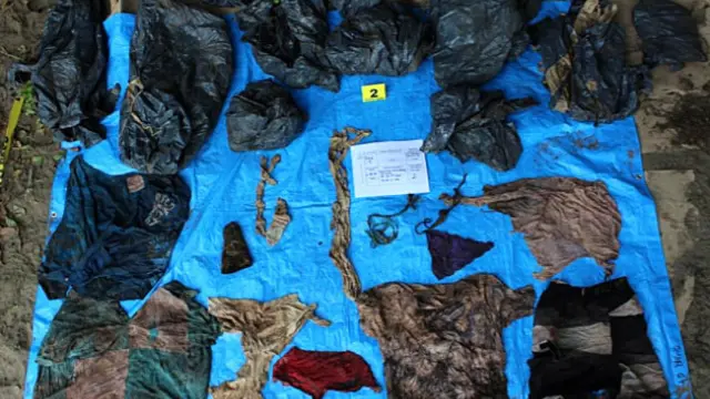 Prendas de vestir encontradas en la fosa de Veracruz (México).