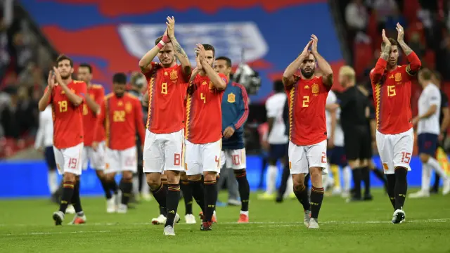 Los jugadores de la selección española tras la victoria ante Inglaterra.