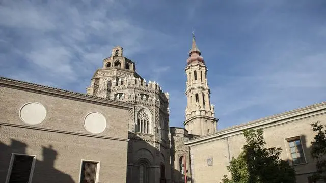 La catedral de San Salvador vista desde la plaza de San Bruno