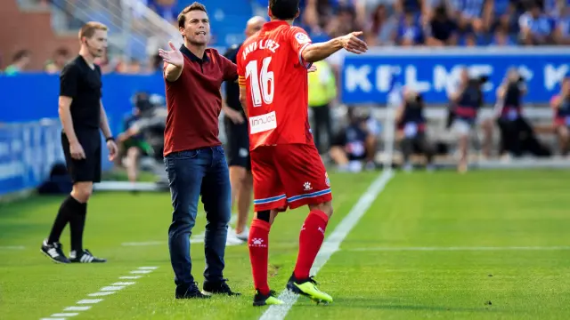El ex azulgrana Joan Francesc Ferrer 'Rubi' dando indicaciones a un jugador en el último duelo del Espanyol ante el Alavés.