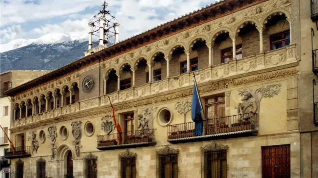 El Ayuntamiento de Tarazona se ubica en la plaza de España.