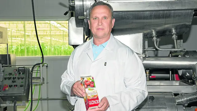 El empresario Pablo Gimeno, en las instalaciones de su empresa de transformación de tomate.
