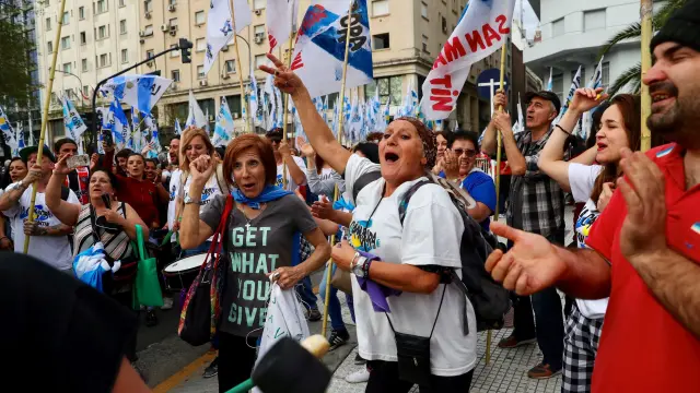 Protesta contra las medidas económicas del gobierno de Mauricio Macri en buenos Aires.