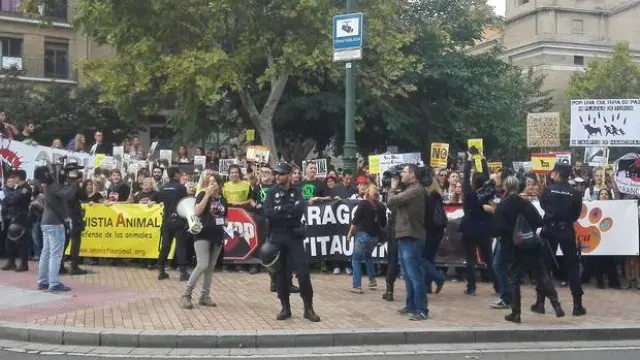 Foto de archivo de una manifestación antitaurina en Zaragoza.