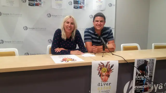 Sira Mañas y Antonio Biescas durante la presentación dela Feria de Diversidad de Ayerbe.