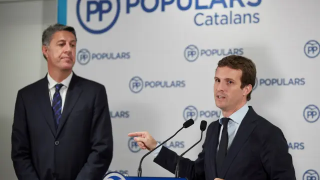 Pablo Casado junto a Xavier García Albiol durante la rueda de prensa en Barcelona.