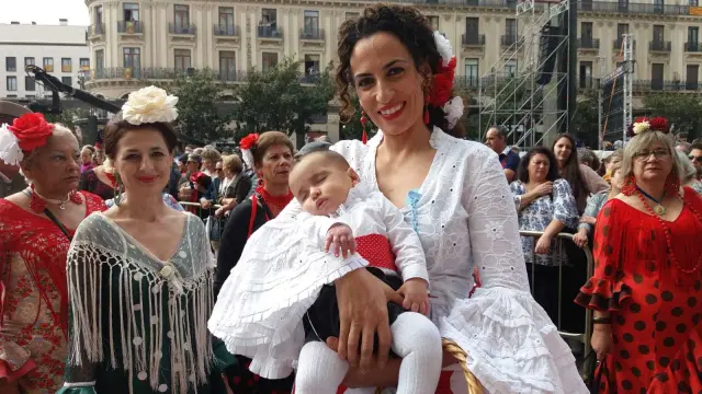 Álvaro, de tres meses, junto a su madre Marisa.