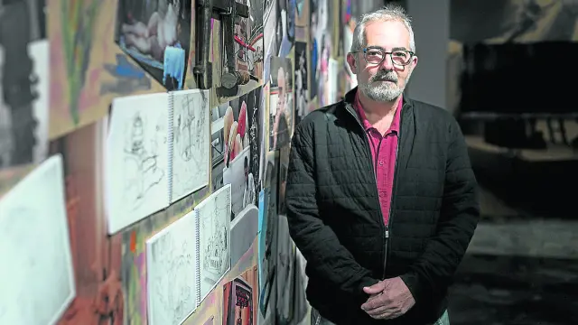 Manuel Pellicer, artista y escenógrafo, en la cripta del Torreón Fortea: 'la fábrica de las fiestas'.