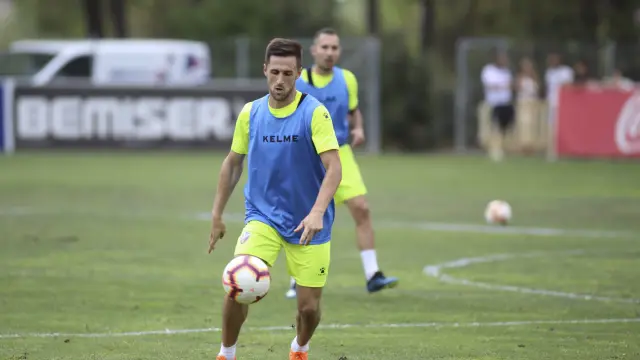 Jorge Miramón, durante un entrenamiento con la Sociedad Deportiva Huesca.