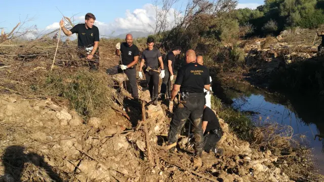 Los GRS de Casetas estuvieron rastreando las orillas del río durante toda la semana en busca del niño desaparecido.