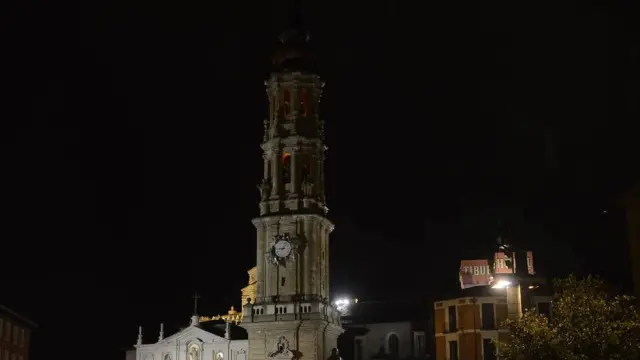 Imagen de archivo de la plaza del Pilar por la noche.
