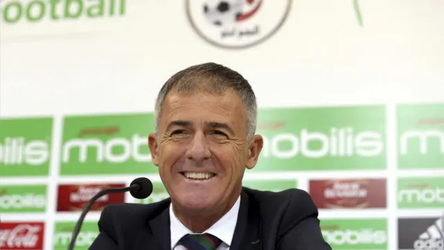 Lucas Alcaraz, en su etapa como seleccionador argelino.