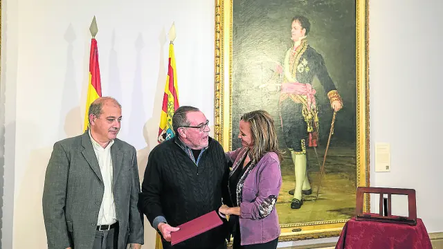 Gonzalo Tena, entre Jorge Morte, de Térvalis Desarrollo, y la consejera Mayte Pérez.