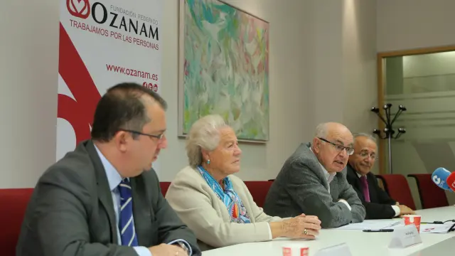 José Luis Lucea, Mª Pilar Ríos, Fernando Galdámez y Joaquín Torres, este domingo, en la presentación del rastrillo.