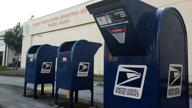 Unos buzones de correos junto al europuerto internacional de Miami (Florida).