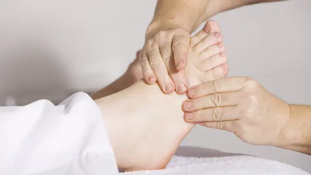Imagen de archivo de un masaje de fisioterapia.