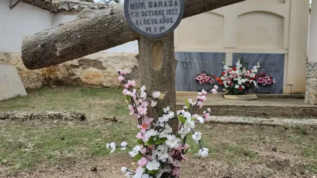 Tumba de Agustín Mur Sarasa, en el cementerio de Tabernas de Isuela, fallecido el 31 de octubre de 1927.